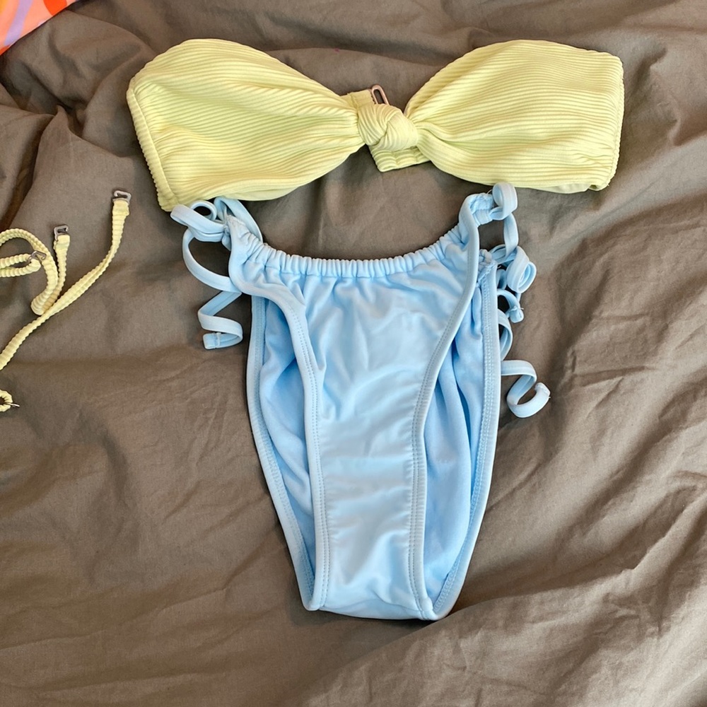 MISMATCH TOP AND BOTTOM BATHING SUIT SIZE SMALL